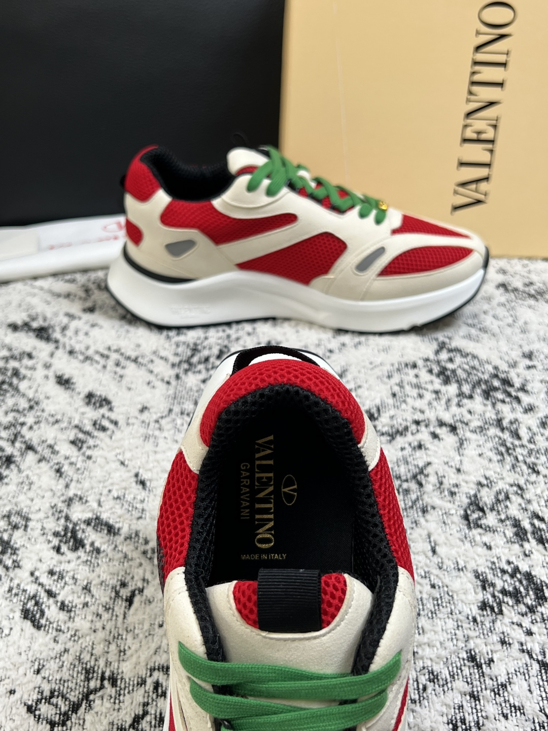 VALENTINO  高品质  顶级工艺品  华伦天奴，运动板鞋专柜同步，鞋面意大利进口，高品质拼接缤纷