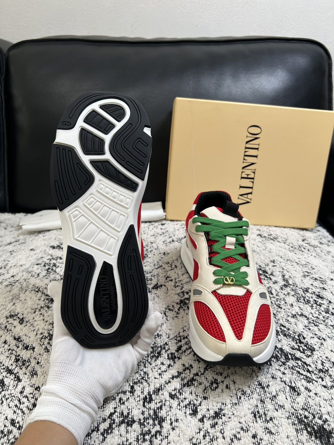 VALENTINO  高品质  顶级工艺品  华伦天奴，运动板鞋专柜同步，鞋面意大利进口，高品质拼接缤纷