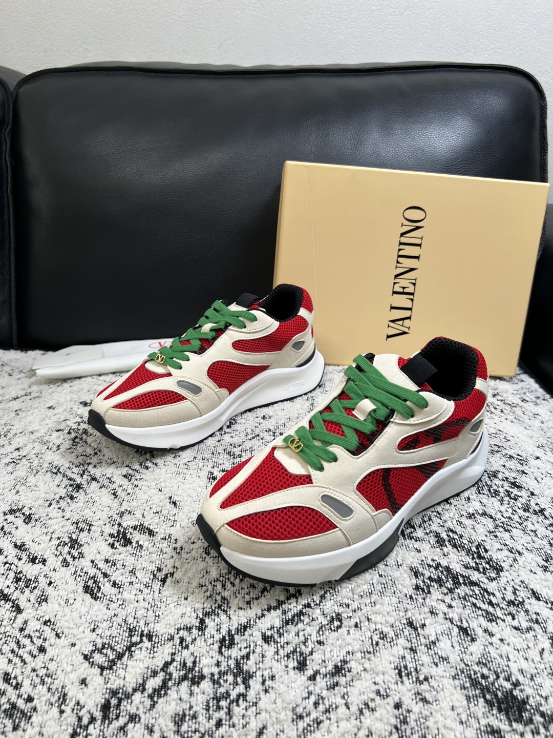 VALENTINO  高品质  顶级工艺品  华伦天奴，运动板鞋专柜同步，鞋面意大利进口，高品质拼接缤纷