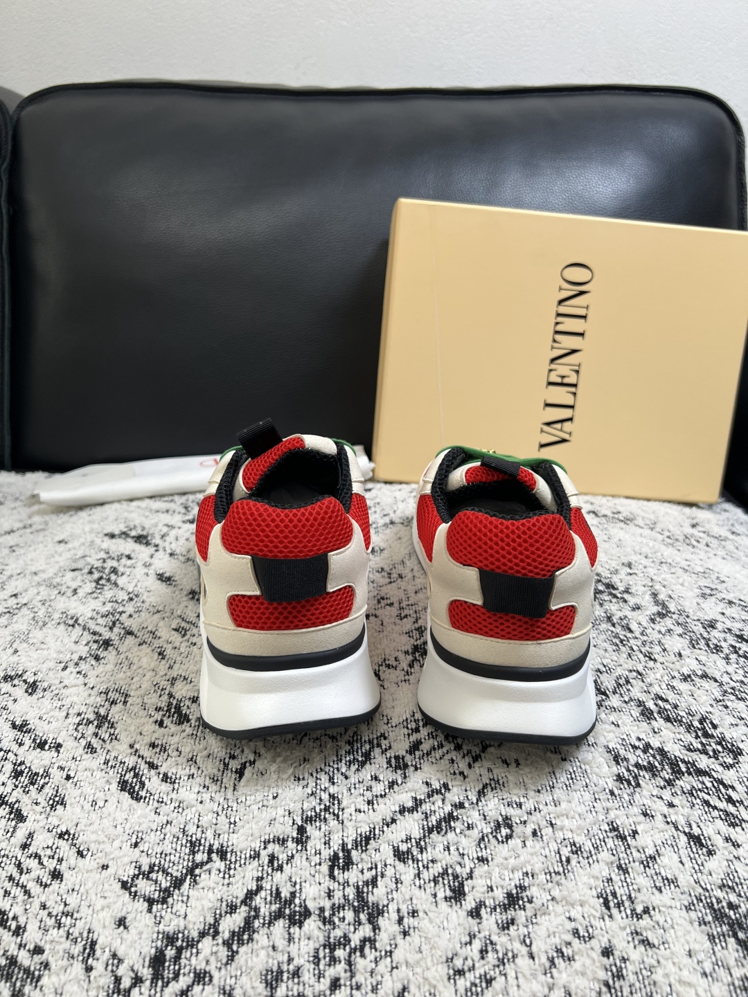 VALENTINO  高品质  顶级工艺品  华伦天奴，运动板鞋专柜同步，鞋面意大利进口，高品质拼接缤纷