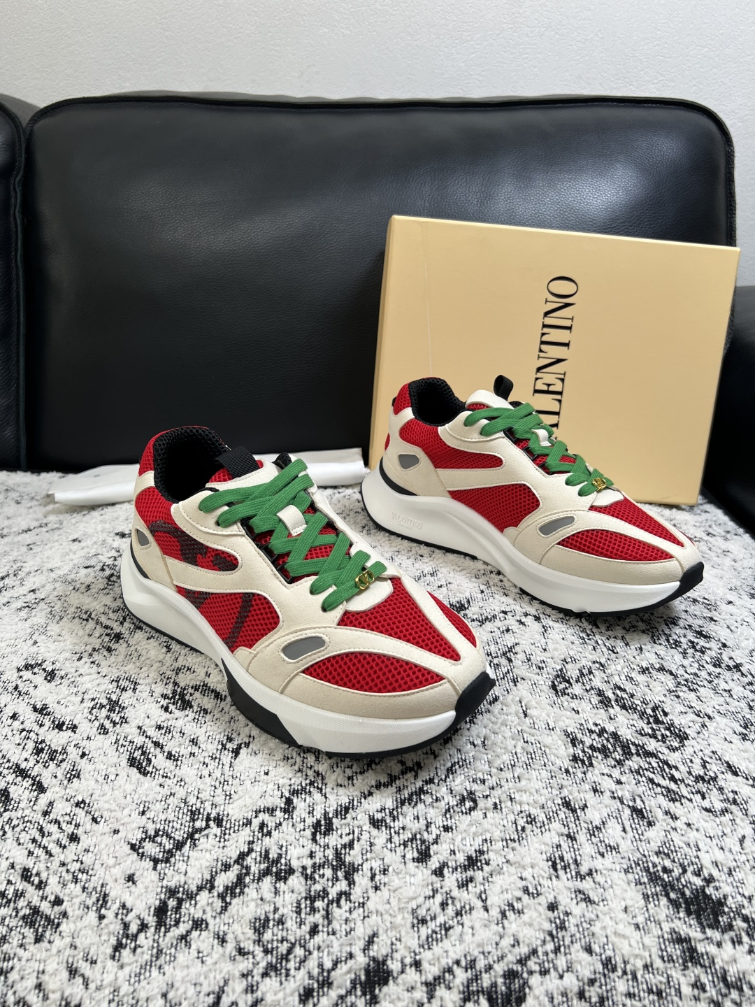 VALENTINO  高品质  顶级工艺品  华伦天奴，运动板鞋专柜同步，鞋面意大利进口，高品质拼接缤纷
