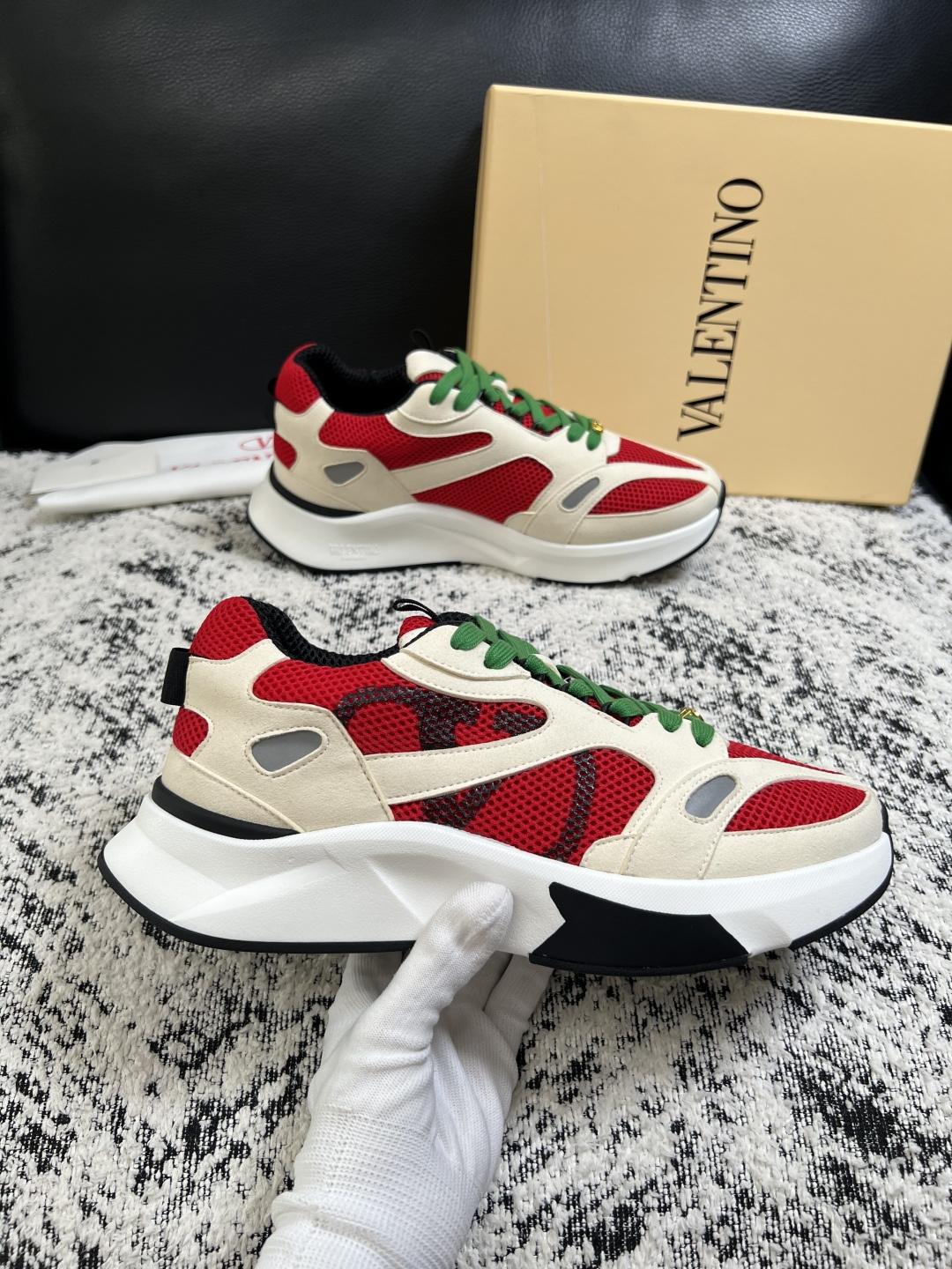VALENTINO  高品质  顶级工艺品  华伦天奴，运动板鞋专柜同步，鞋面意大利进口，高品质拼接缤纷
