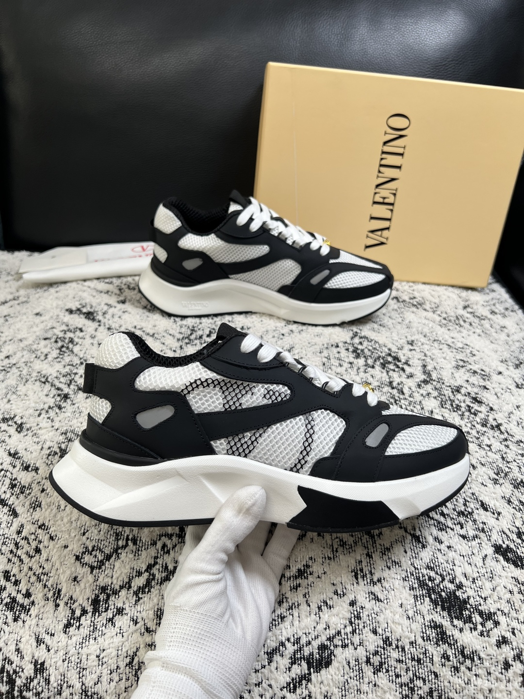 VALENTINO  高品质  顶级工艺品  华伦天奴，运动板鞋专柜同步，鞋面意大利进口，高品质拼接缤纷