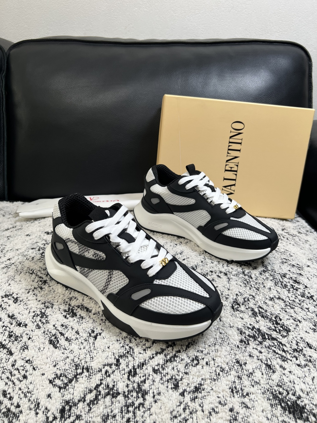 VALENTINO  高品质  顶级工艺品  华伦天奴，运动板鞋专柜同步，鞋面意大利进口，高品质拼接缤纷
