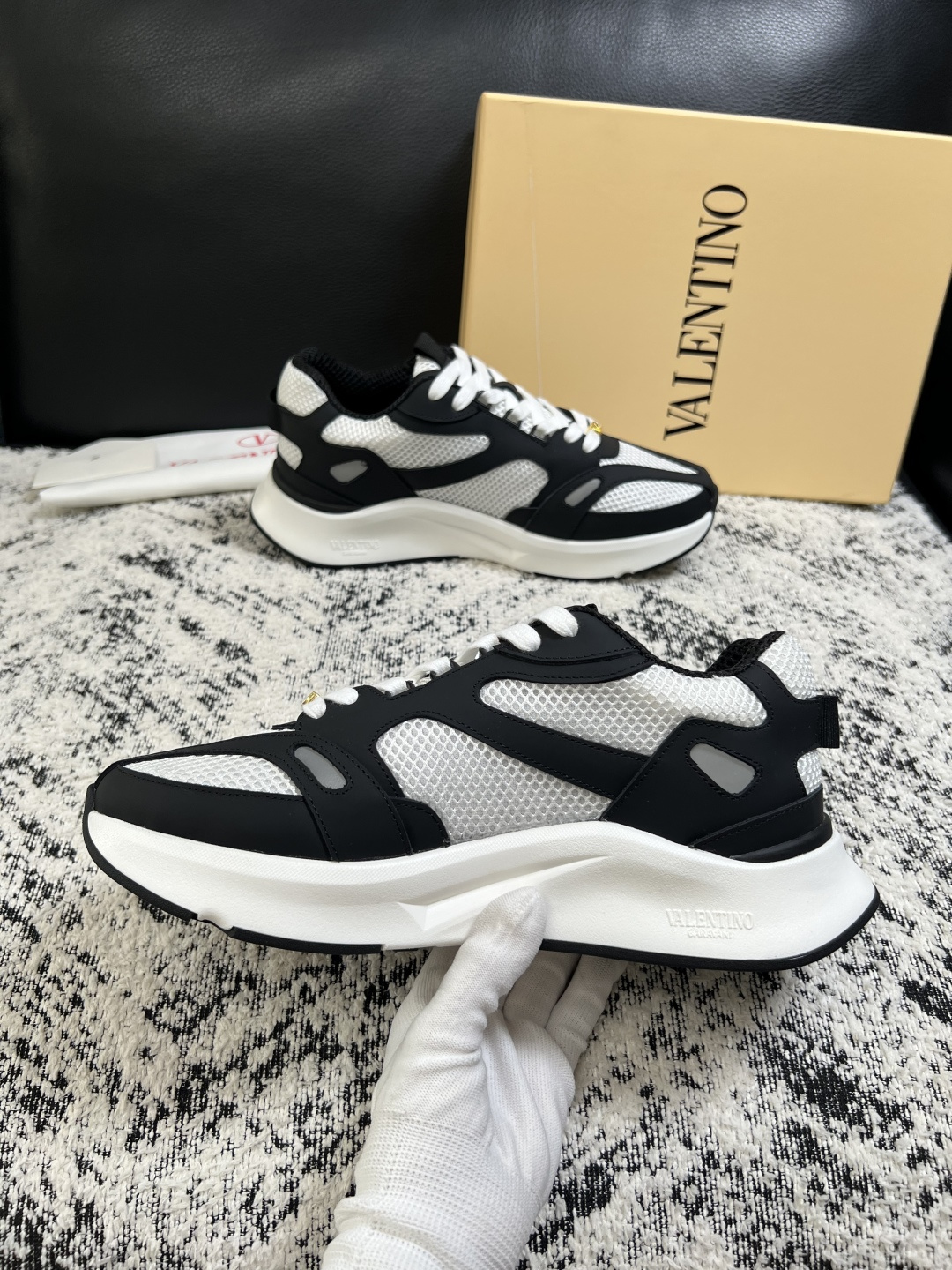 VALENTINO  高品质  顶级工艺品  华伦天奴，运动板鞋专柜同步，鞋面意大利进口，高品质拼接缤纷
