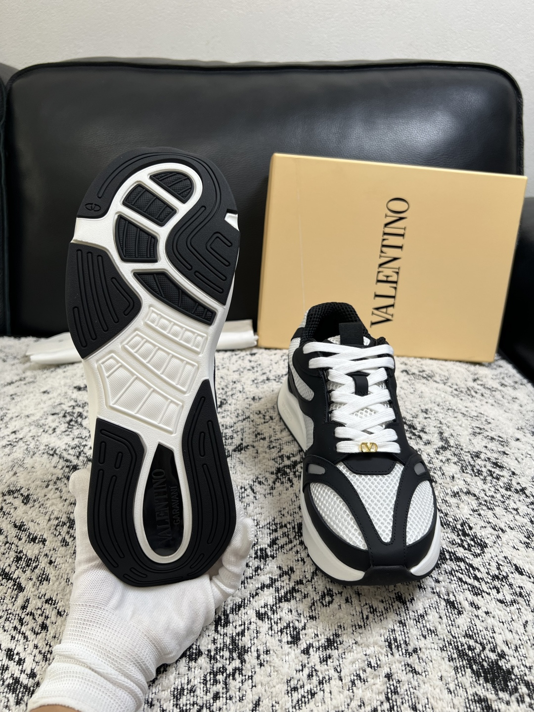 VALENTINO  高品质  顶级工艺品  华伦天奴，运动板鞋专柜同步，鞋面意大利进口，高品质拼接缤纷