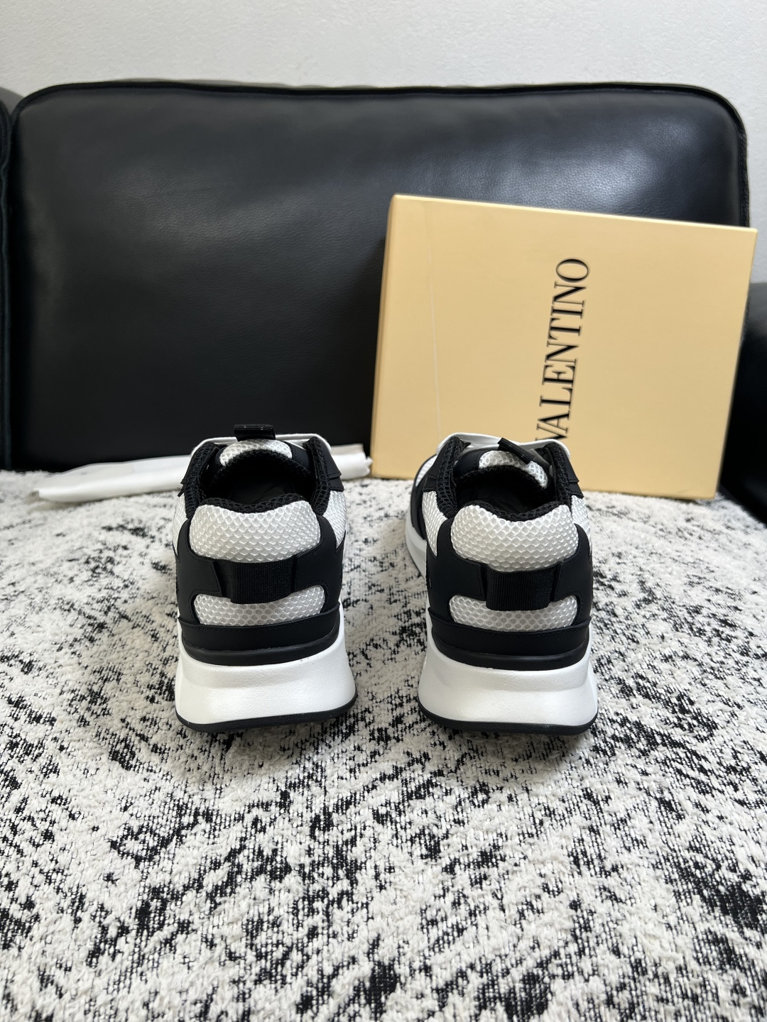 VALENTINO  高品质  顶级工艺品  华伦天奴，运动板鞋专柜同步，鞋面意大利进口，高品质拼接缤纷
