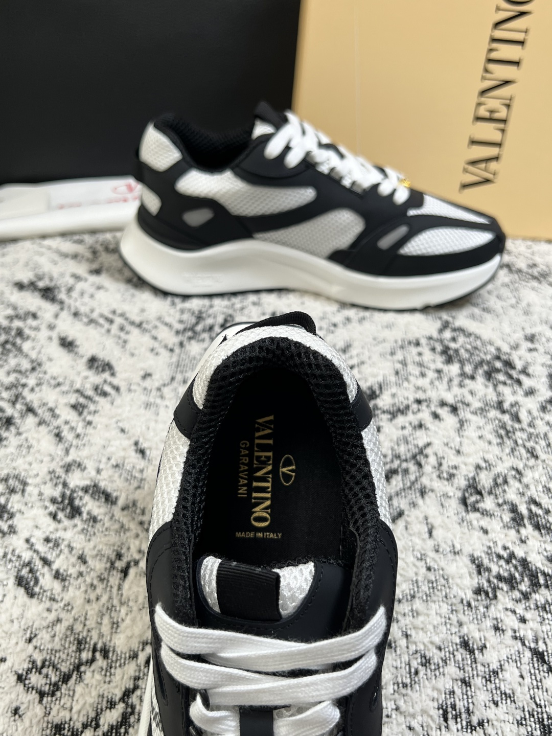 VALENTINO  高品质  顶级工艺品  华伦天奴，运动板鞋专柜同步，鞋面意大利进口，高品质拼接缤纷