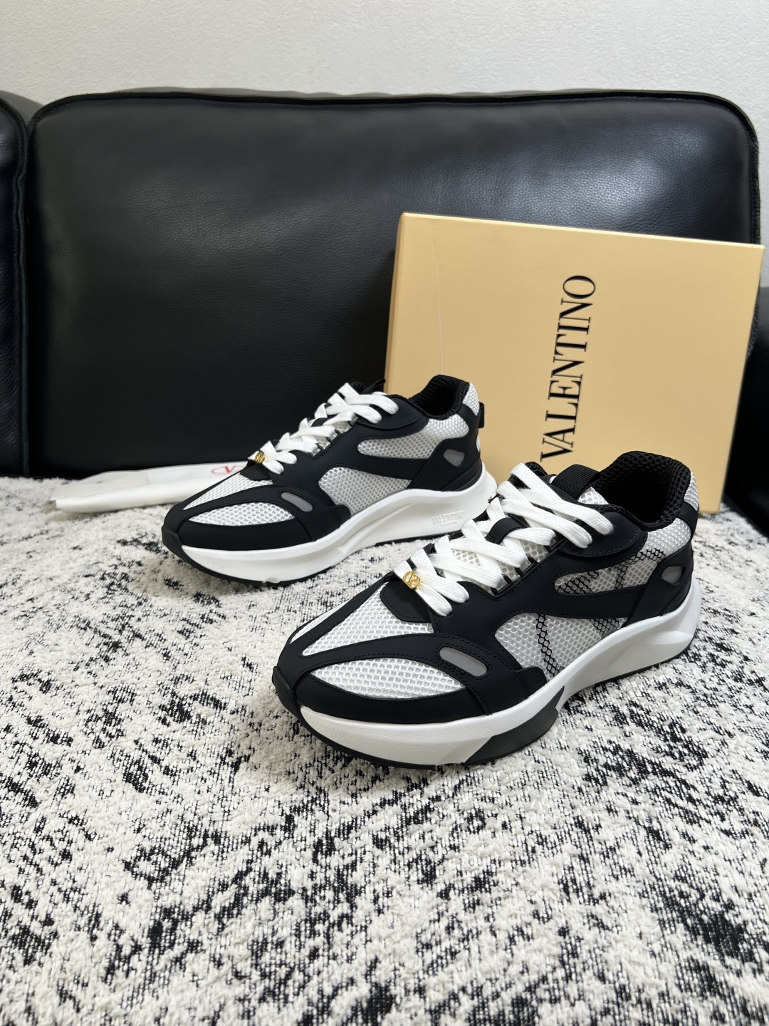 VALENTINO  高品质  顶级工艺品  华伦天奴，运动板鞋专柜同步，鞋面意大利进口，高品质拼接缤纷