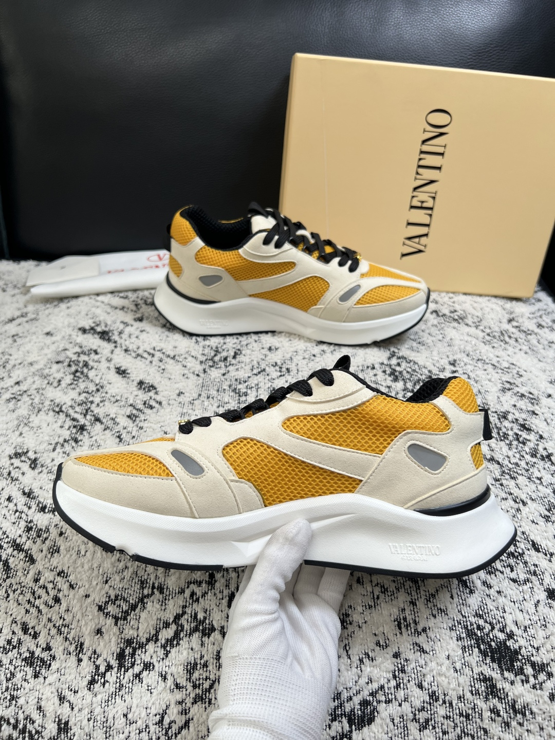 VALENTINO  高品质  顶级工艺品  华伦天奴，运动板鞋专柜同步，鞋面意大利进口，高品质拼接缤纷