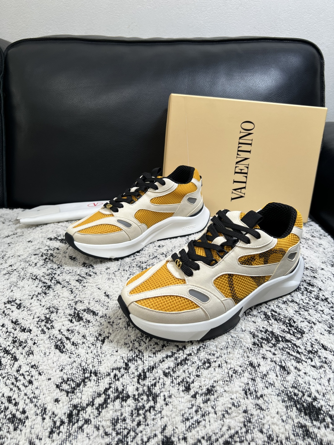 VALENTINO  高品质  顶级工艺品  华伦天奴，运动板鞋专柜同步，鞋面意大利进口，高品质拼接缤纷