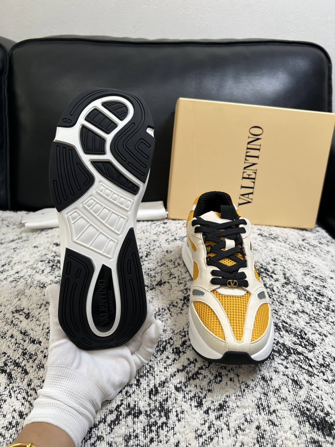 VALENTINO  高品质  顶级工艺品  华伦天奴，运动板鞋专柜同步，鞋面意大利进口，高品质拼接缤纷