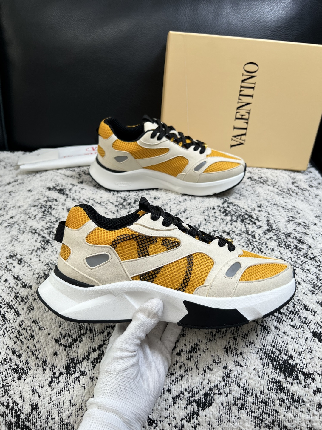 VALENTINO  高品质  顶级工艺品  华伦天奴，运动板鞋专柜同步，鞋面意大利进口，高品质拼接缤纷