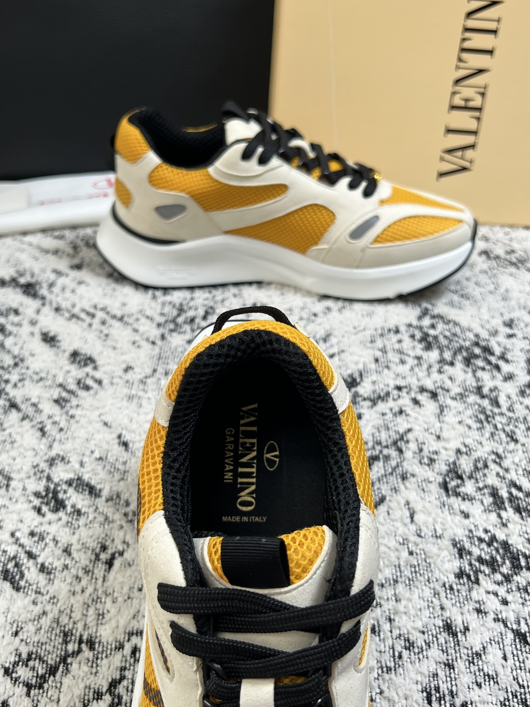 VALENTINO  高品质  顶级工艺品  华伦天奴，运动板鞋专柜同步，鞋面意大利进口，高品质拼接缤纷