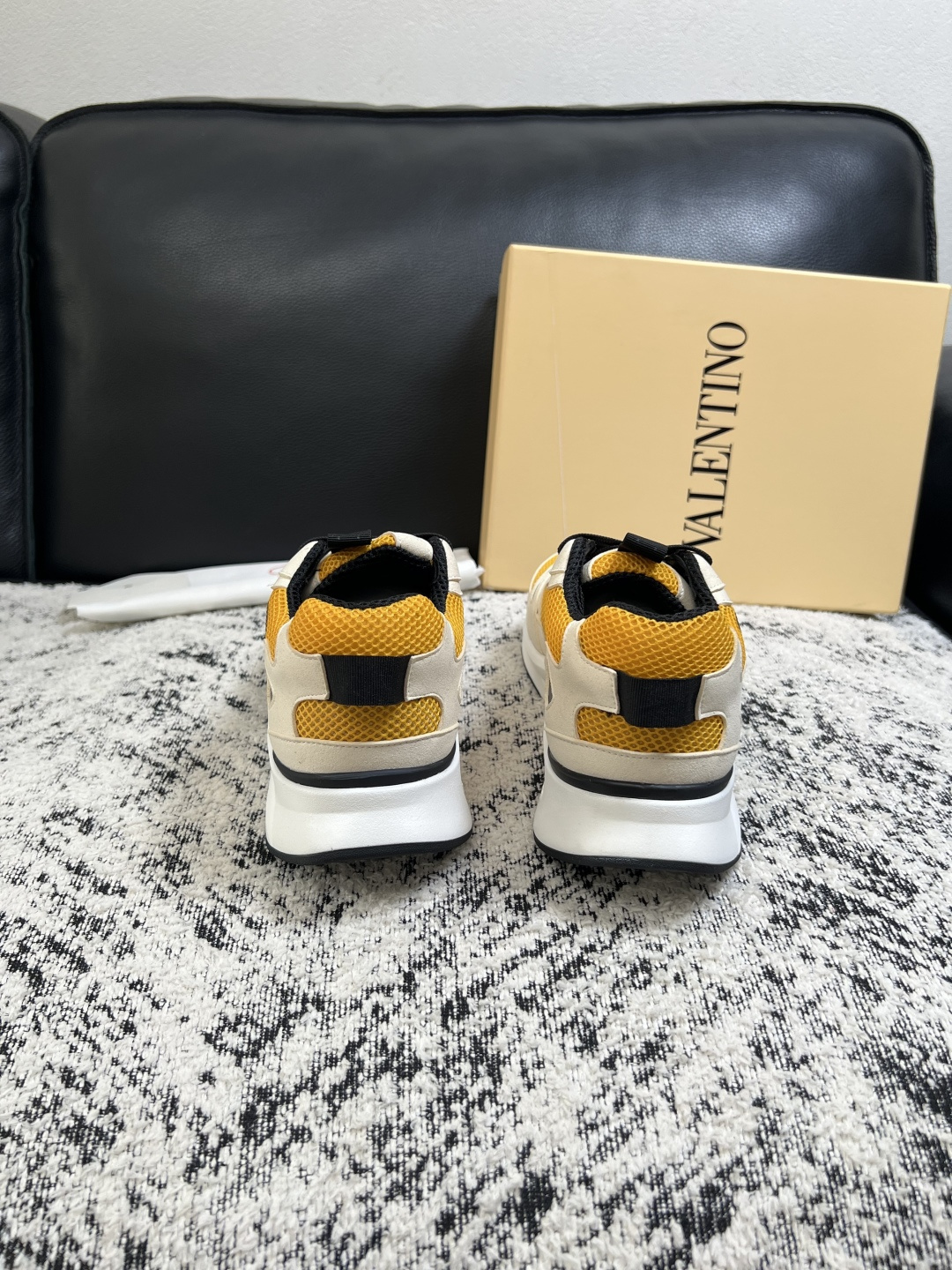 VALENTINO  高品质  顶级工艺品  华伦天奴，运动板鞋专柜同步，鞋面意大利进口，高品质拼接缤纷