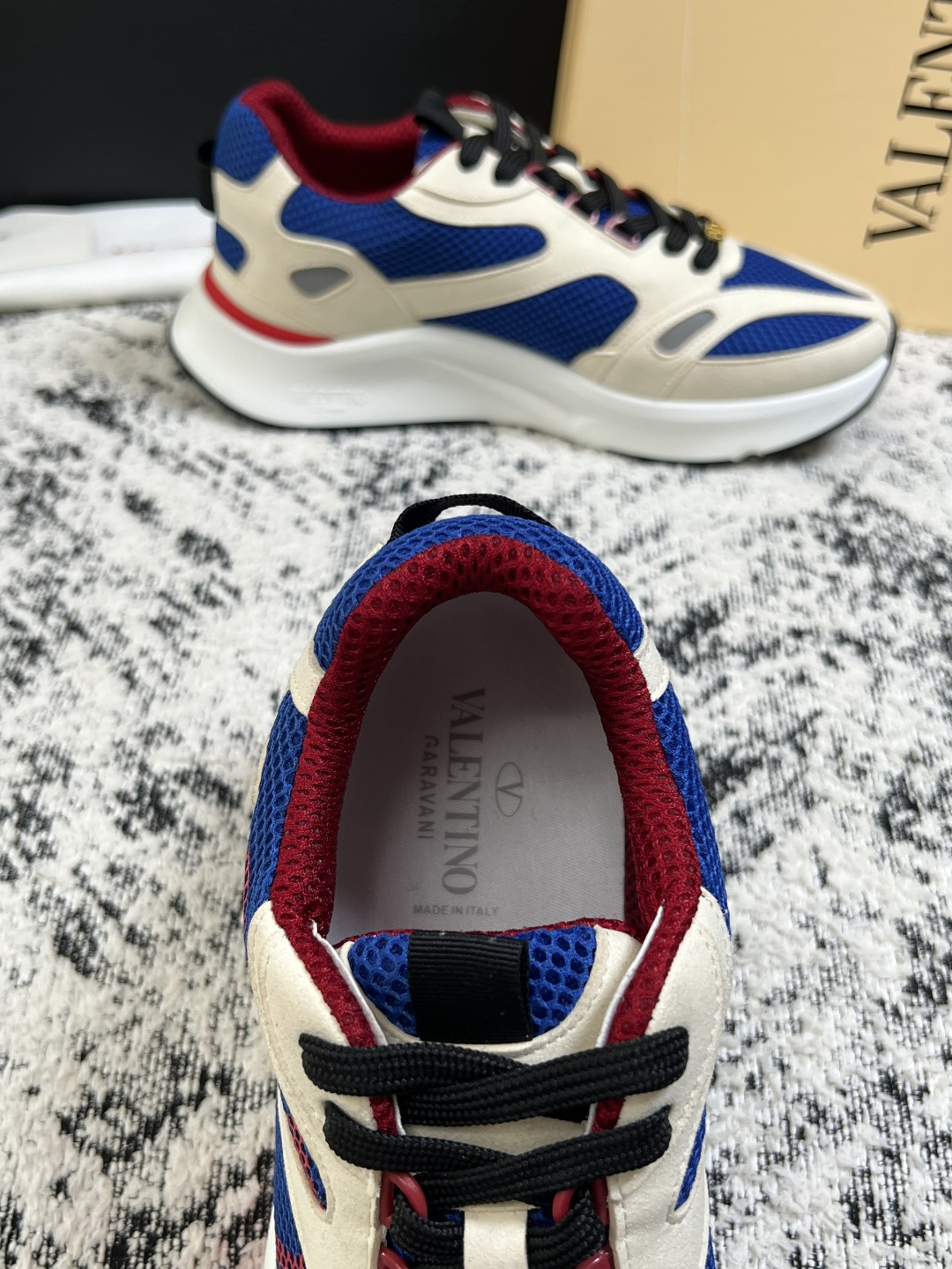 VALENTINO  高品质  顶级工艺品  华伦天奴，运动板鞋专柜同步，鞋面意大利进口，高品质拼接缤纷