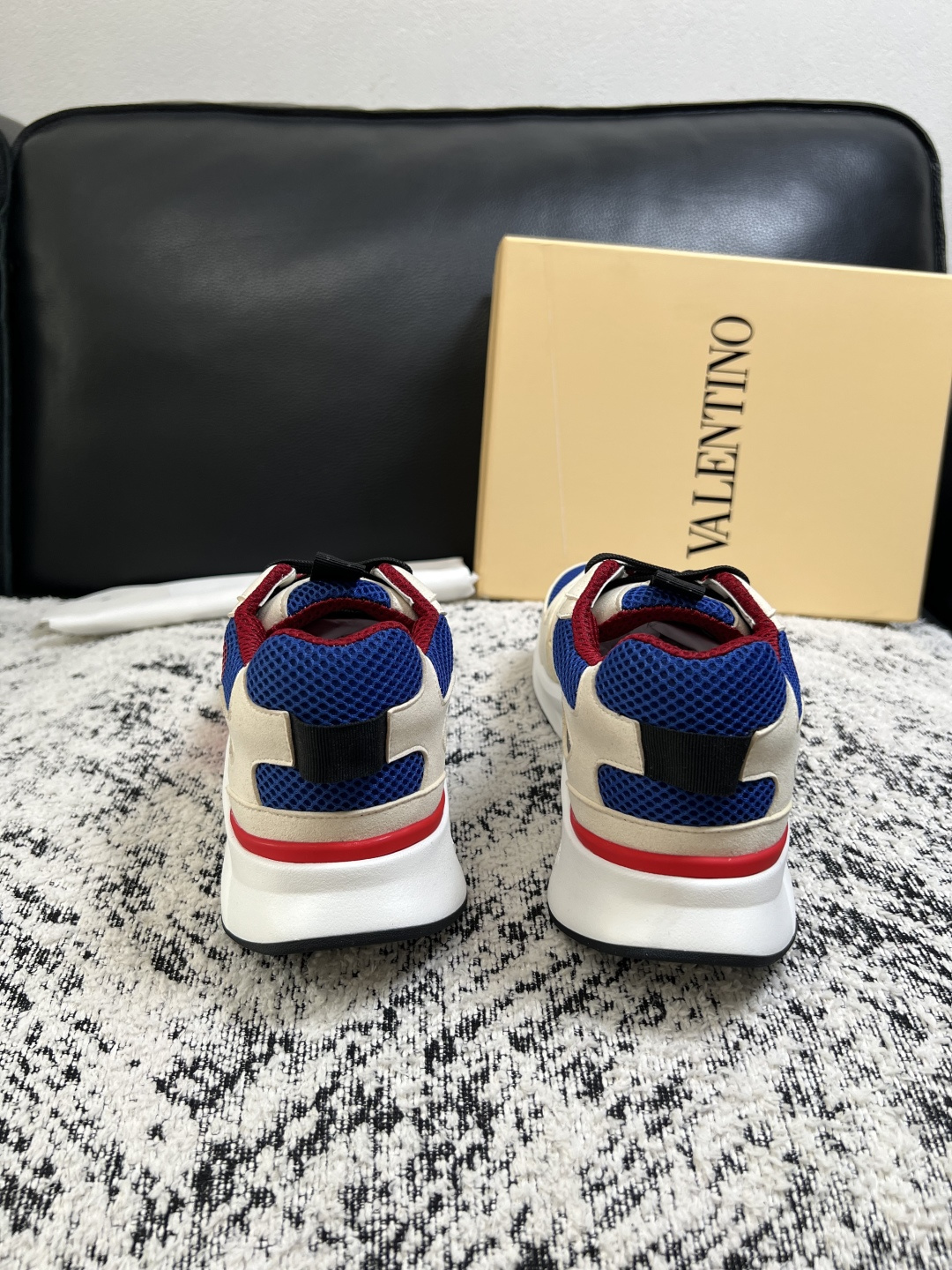 VALENTINO  高品质  顶级工艺品  华伦天奴，运动板鞋专柜同步，鞋面意大利进口，高品质拼接缤纷