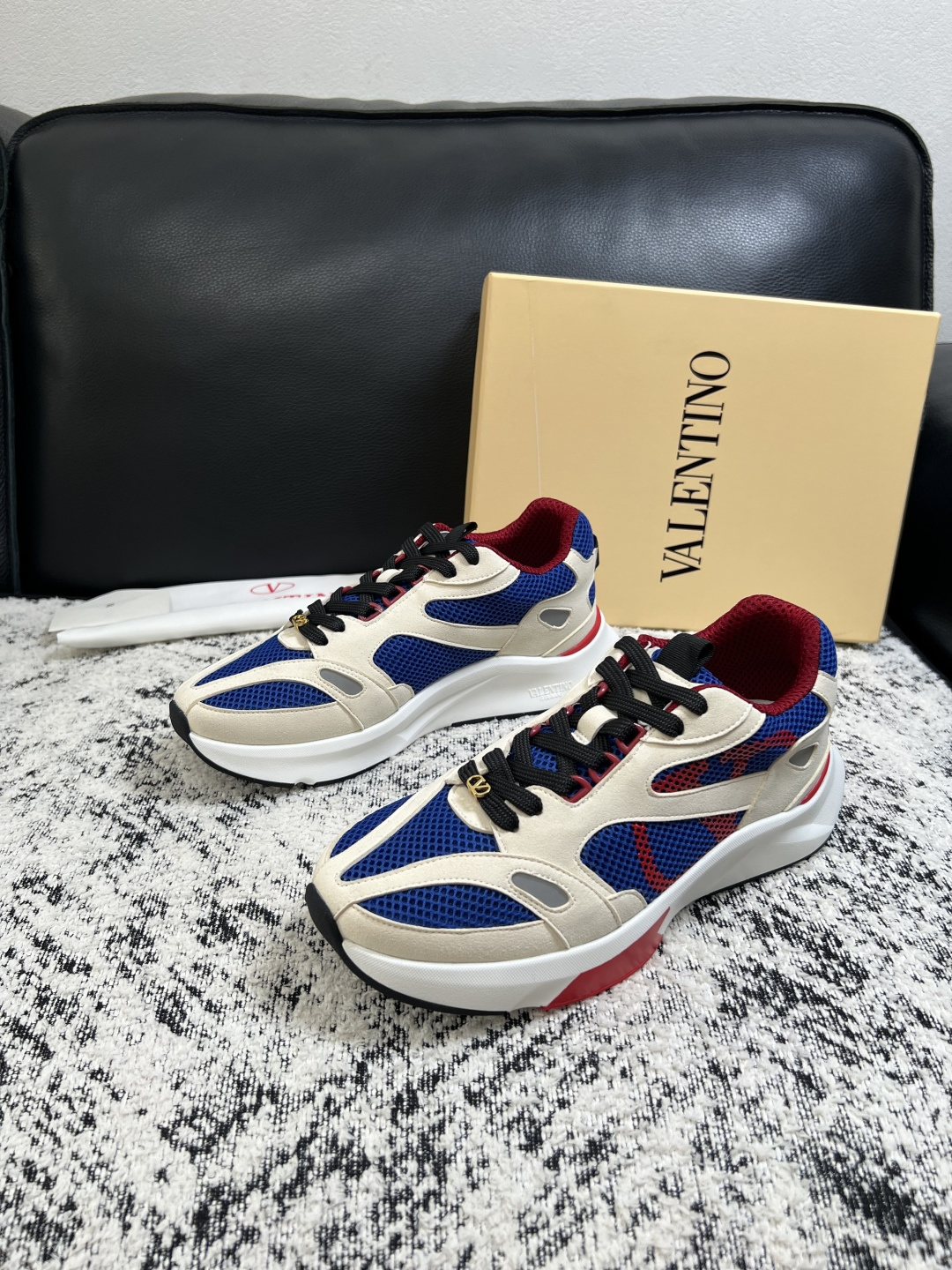VALENTINO  高品质  顶级工艺品  华伦天奴，运动板鞋专柜同步，鞋面意大利进口，高品质拼接缤纷