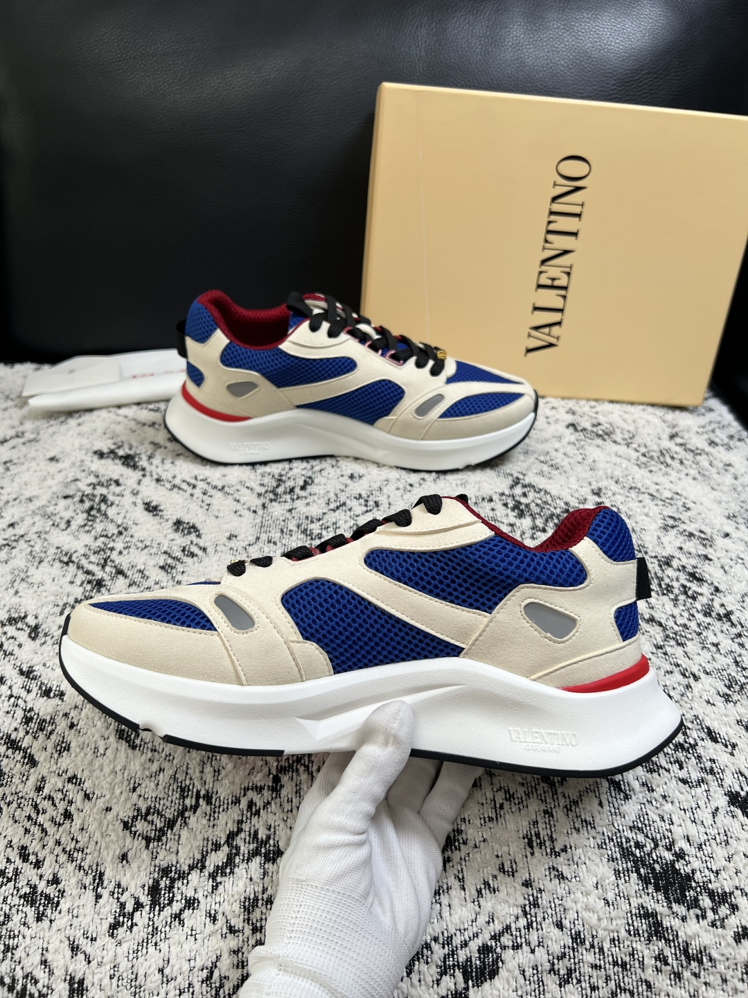 VALENTINO  高品质  顶级工艺品  华伦天奴，运动板鞋专柜同步，鞋面意大利进口，高品质拼接缤纷