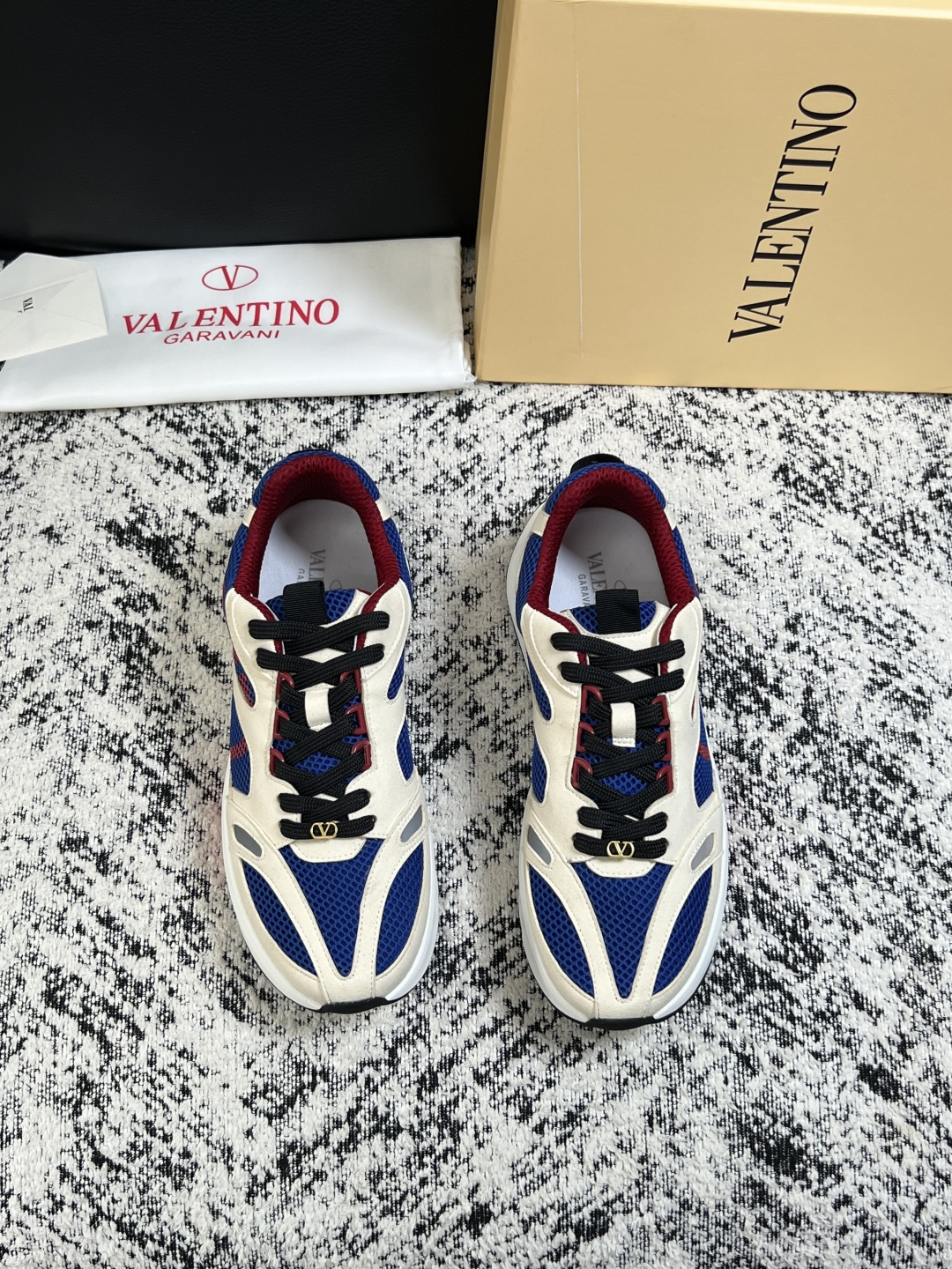 VALENTINO  高品质  顶级工艺品  华伦天奴，运动板鞋专柜同步，鞋面意大利进口，高品质拼接缤纷