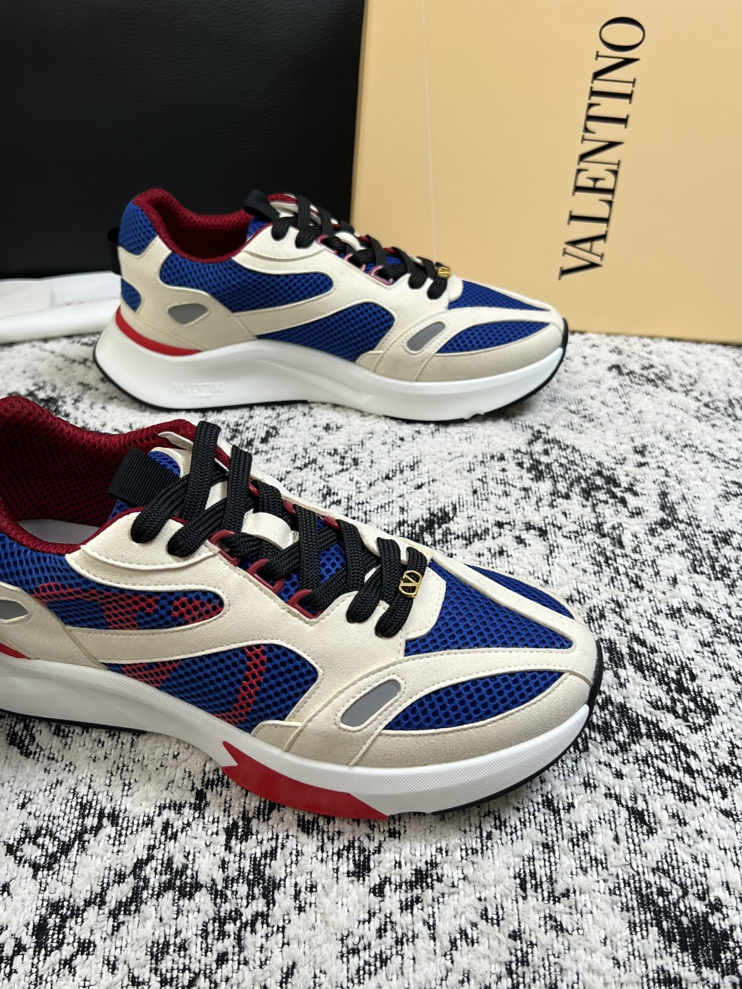 VALENTINO  高品质  顶级工艺品  华伦天奴，运动板鞋专柜同步，鞋面意大利进口，高品质拼接缤纷