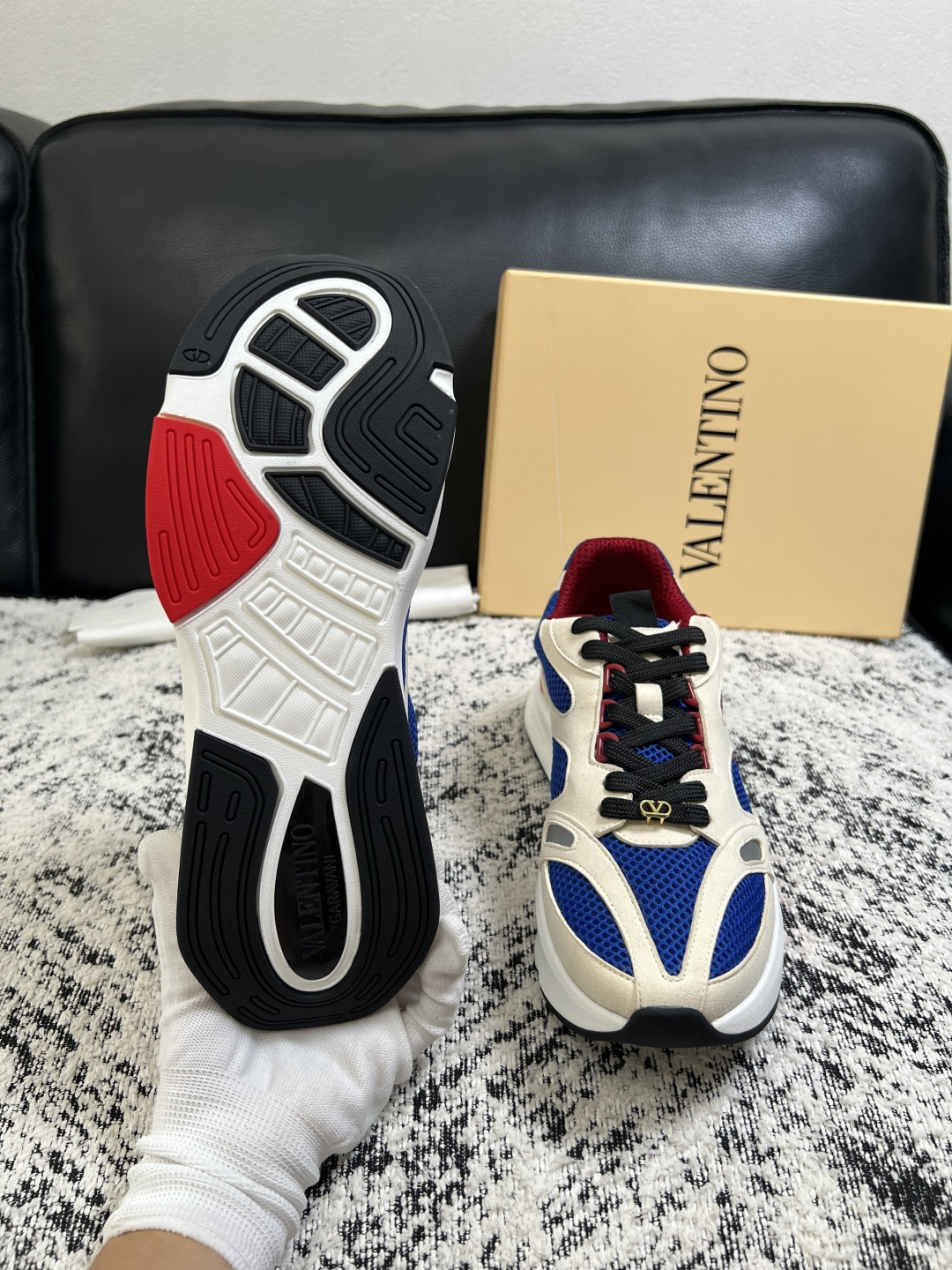 VALENTINO  高品质  顶级工艺品  华伦天奴，运动板鞋专柜同步，鞋面意大利进口，高品质拼接缤纷