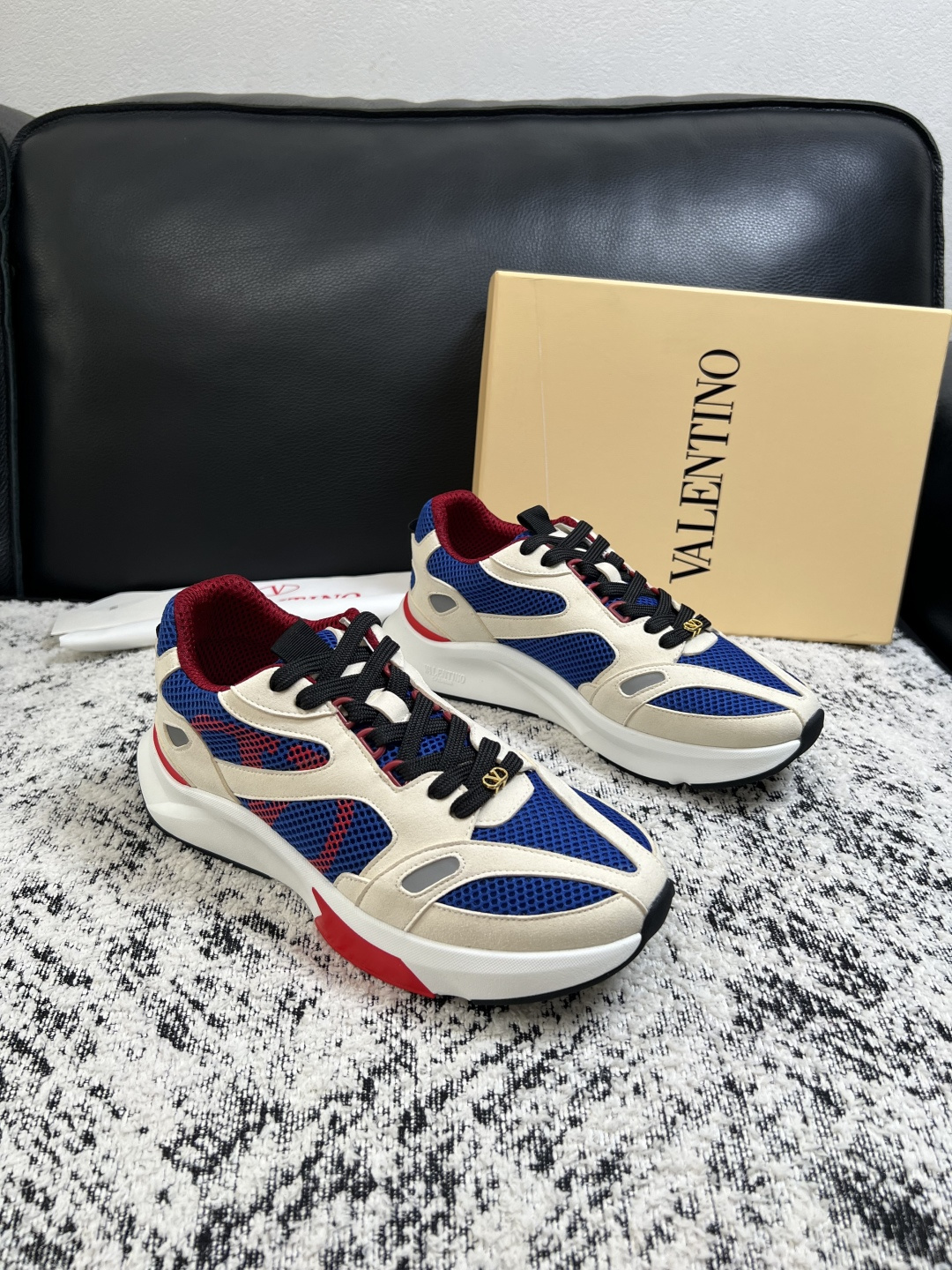 VALENTINO  高品质  顶级工艺品  华伦天奴，运动板鞋专柜同步，鞋面意大利进口，高品质拼接缤纷