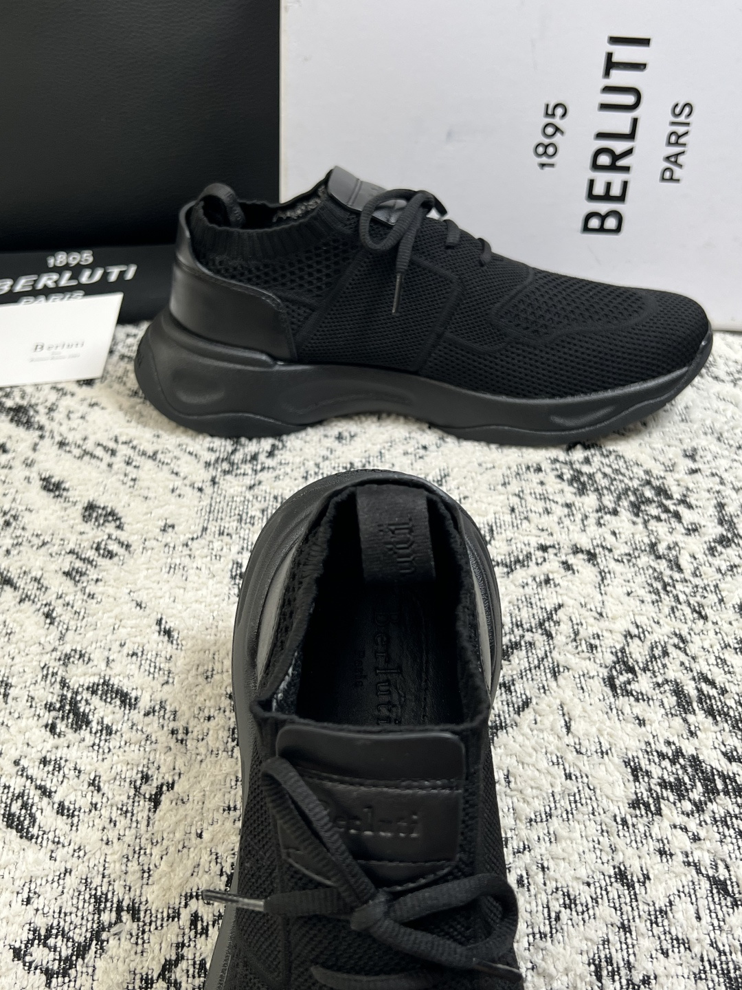 Berluti  顶级代购  布鲁提 专柜同步发售原厂配置，意大利进口飞织面料，全进口水染牛皮里垫，鞋底：原厂特供原版底