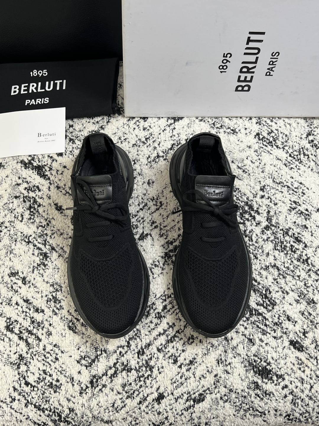 Berluti  顶级代购  布鲁提 专柜同步发售原厂配置，意大利进口飞织面料，全进口水染牛皮里垫，鞋底：原厂特供原版底