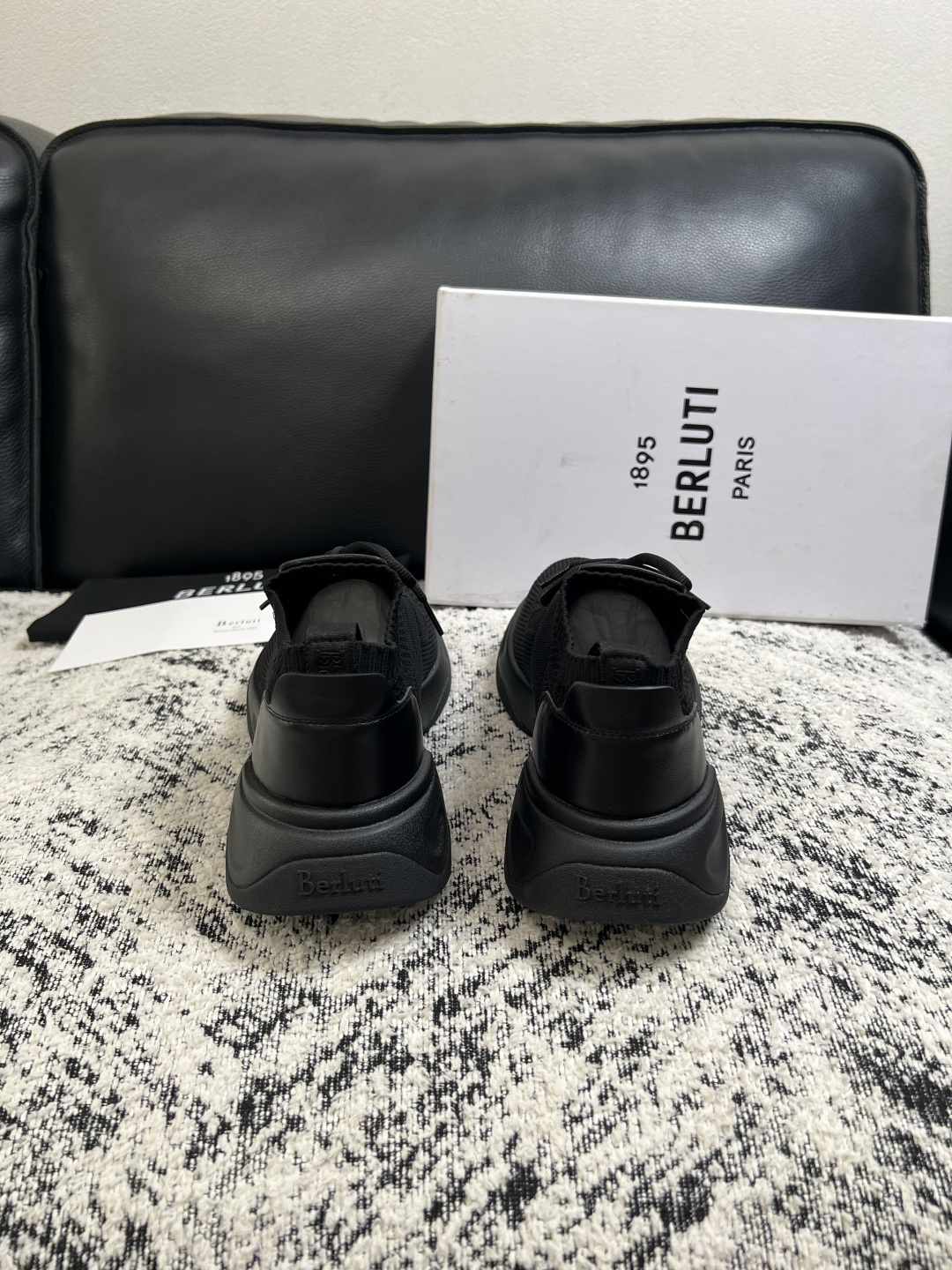 Berluti  顶级代购  布鲁提 专柜同步发售原厂配置，意大利进口飞织面料，全进口水染牛皮里垫，鞋底：原厂特供原版底