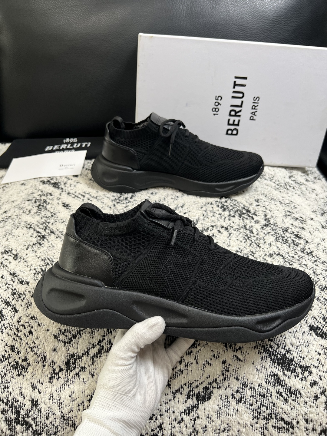 Berluti  顶级代购  布鲁提 专柜同步发售原厂配置，意大利进口飞织面料，全进口水染牛皮里垫，鞋底：原厂特供原版底