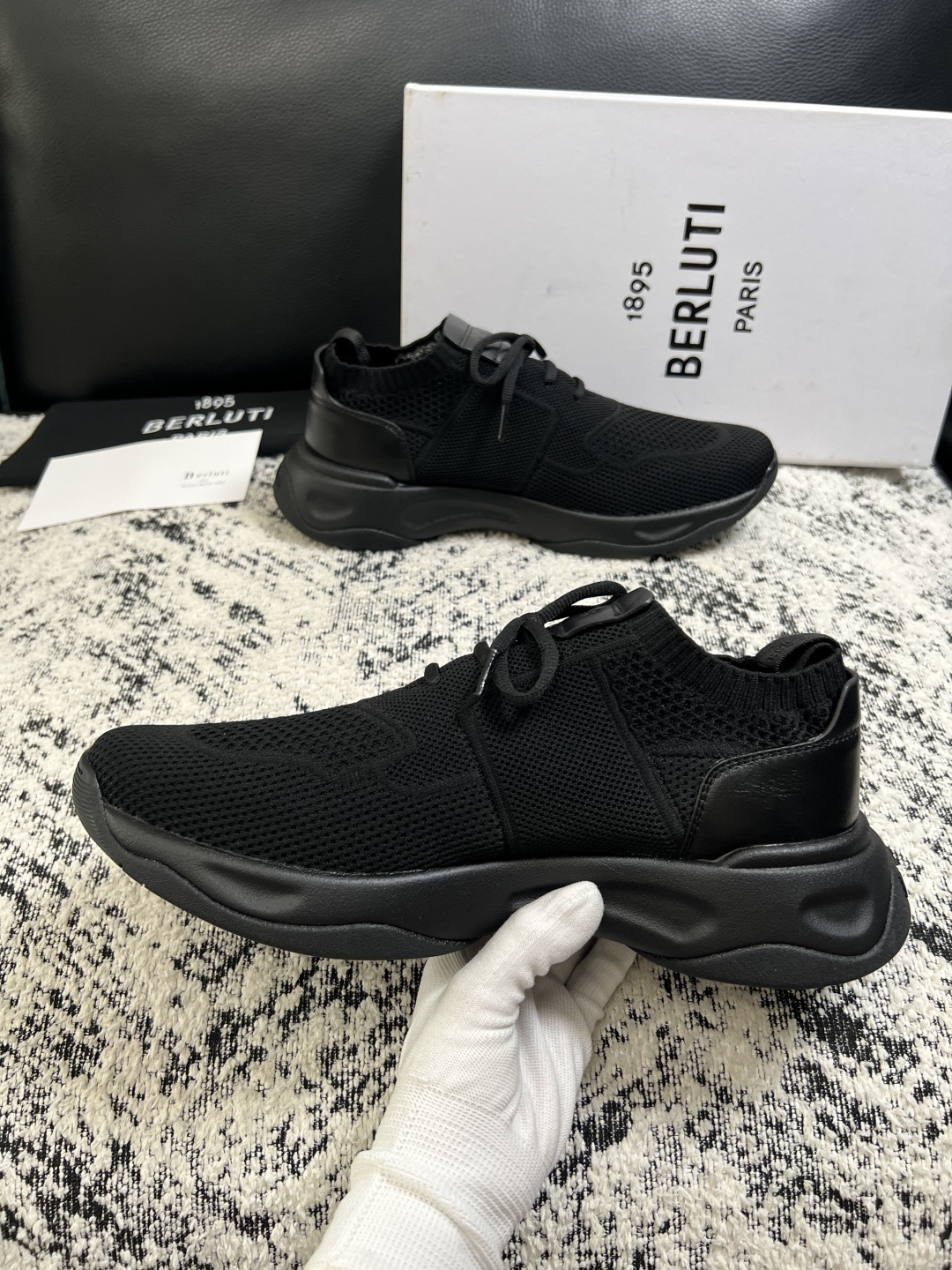 Berluti  顶级代购  布鲁提 专柜同步发售原厂配置，意大利进口飞织面料，全进口水染牛皮里垫，鞋底：原厂特供原版底