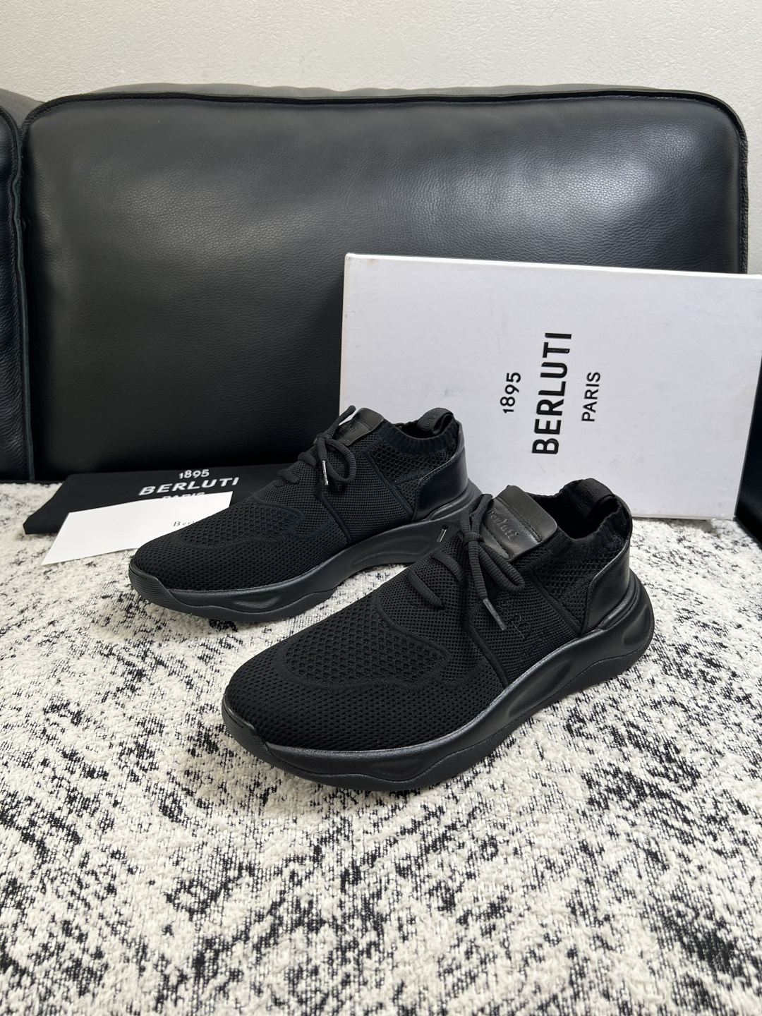 Berluti  顶级代购  布鲁提 专柜同步发售原厂配置，意大利进口飞织面料，全进口水染牛皮里垫，鞋底：原厂特供原版底