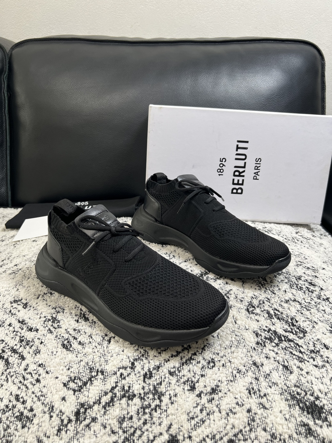 Berluti 顶级代购 布鲁提 专柜同步发售原厂配置,意大利进口飞织面料,全进口水染牛皮里垫,鞋底:原厂特供原版底 Berluti 顶级代购 布鲁提 专柜同步发售原厂配置,意大利进口飞织面料,全进口水染牛皮里垫,鞋底:原厂特供原版底