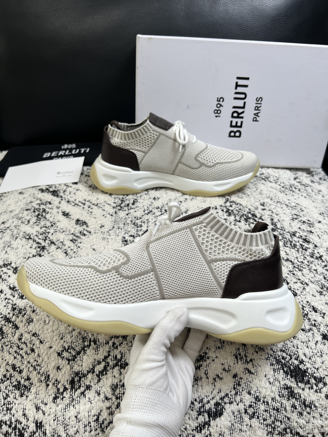 Berluti  顶级代购  布鲁提 专柜同步发售原厂配置，意大利进口飞织面料，全进口水染牛皮里垫，鞋底：原厂特供原版底