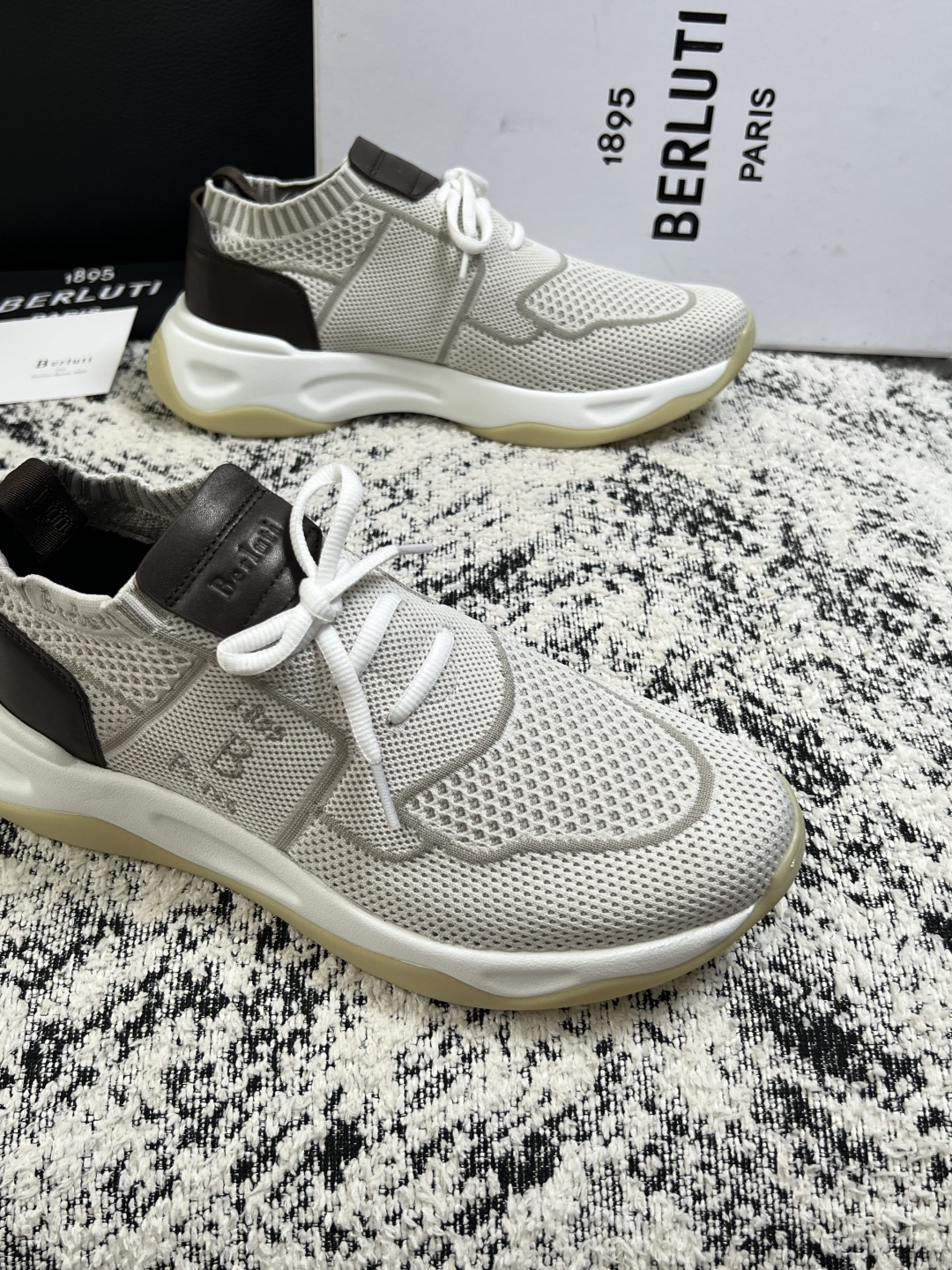 Berluti  顶级代购  布鲁提 专柜同步发售原厂配置，意大利进口飞织面料，全进口水染牛皮里垫，鞋底：原厂特供原版底
