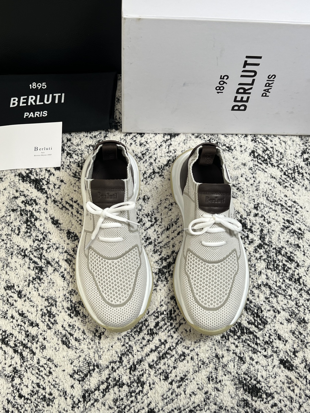 Berluti  顶级代购  布鲁提 专柜同步发售原厂配置，意大利进口飞织面料，全进口水染牛皮里垫，鞋底：原厂特供原版底