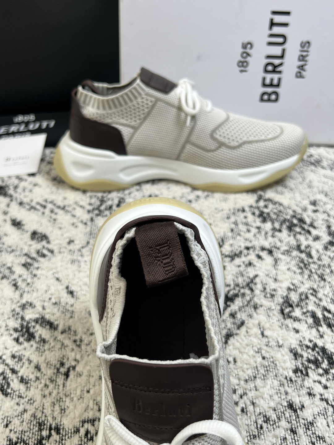 Berluti  顶级代购  布鲁提 专柜同步发售原厂配置，意大利进口飞织面料，全进口水染牛皮里垫，鞋底：原厂特供原版底