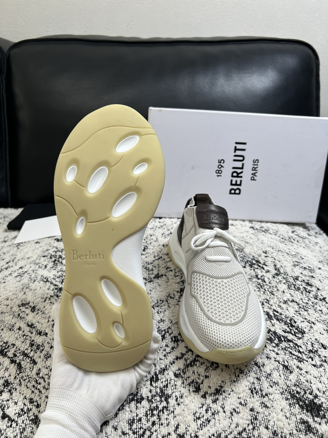 Berluti  顶级代购  布鲁提 专柜同步发售原厂配置，意大利进口飞织面料，全进口水染牛皮里垫，鞋底：原厂特供原版底
