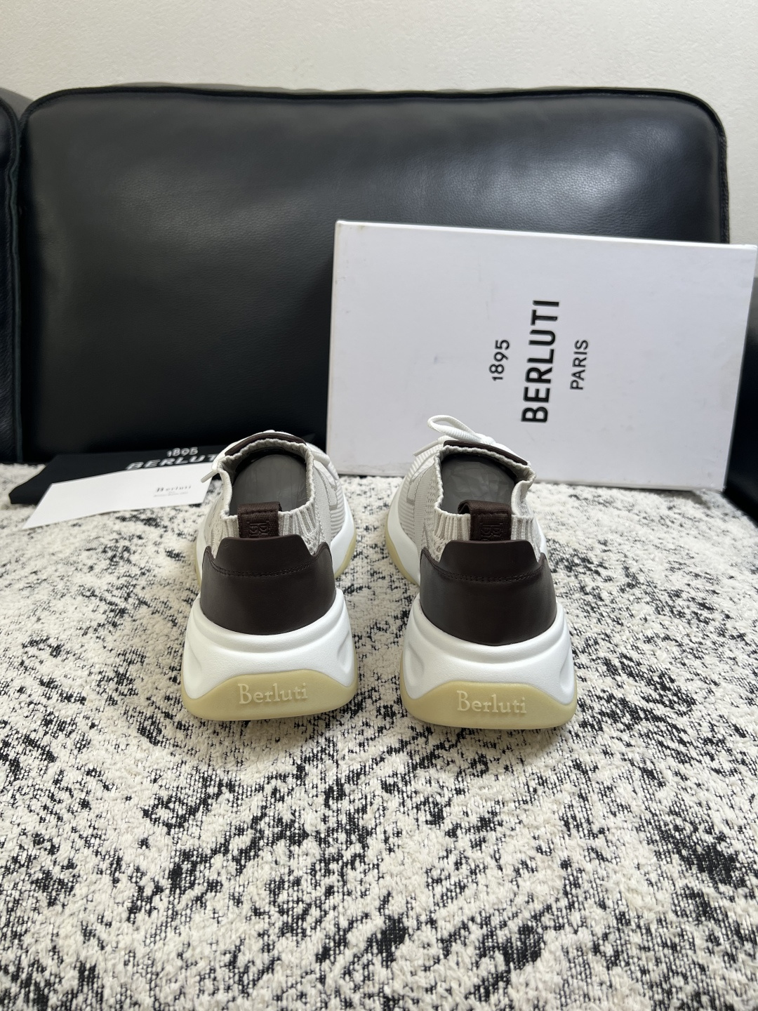 Berluti  顶级代购  布鲁提 专柜同步发售原厂配置，意大利进口飞织面料，全进口水染牛皮里垫，鞋底：原厂特供原版底
