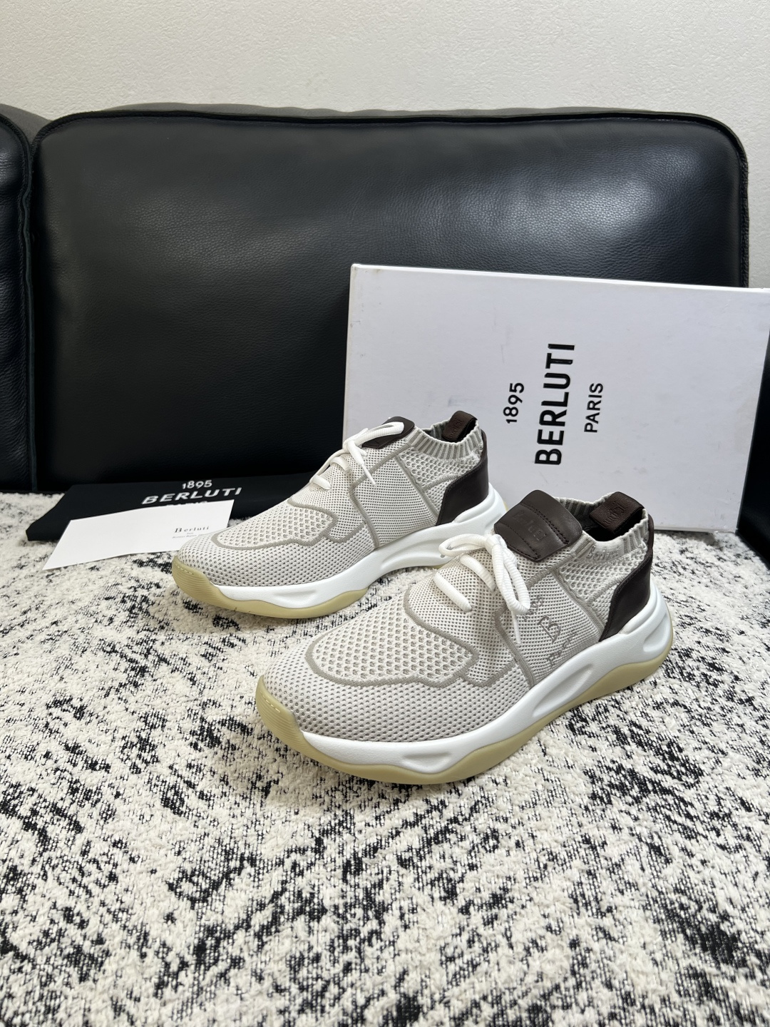 Berluti  顶级代购  布鲁提 专柜同步发售原厂配置，意大利进口飞织面料，全进口水染牛皮里垫，鞋底：原厂特供原版底