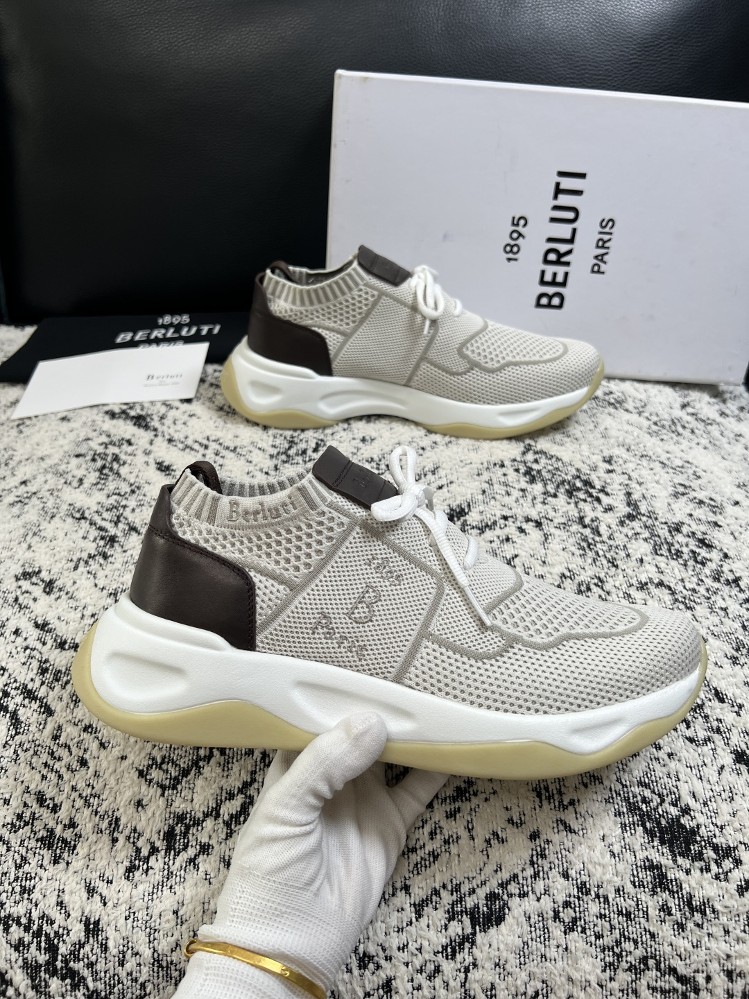 Berluti  顶级代购  布鲁提 专柜同步发售原厂配置，意大利进口飞织面料，全进口水染牛皮里垫，鞋底：原厂特供原版底