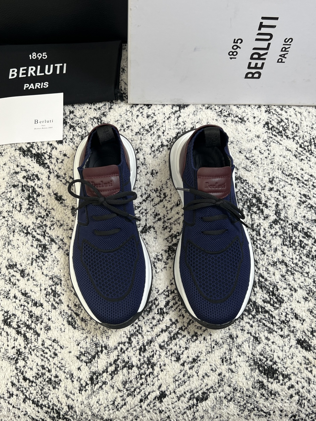 Berluti  顶级代购  布鲁提 专柜同步发售原厂配置，意大利进口飞织面料，全进口水染牛皮里垫，鞋底：原厂特供原版底