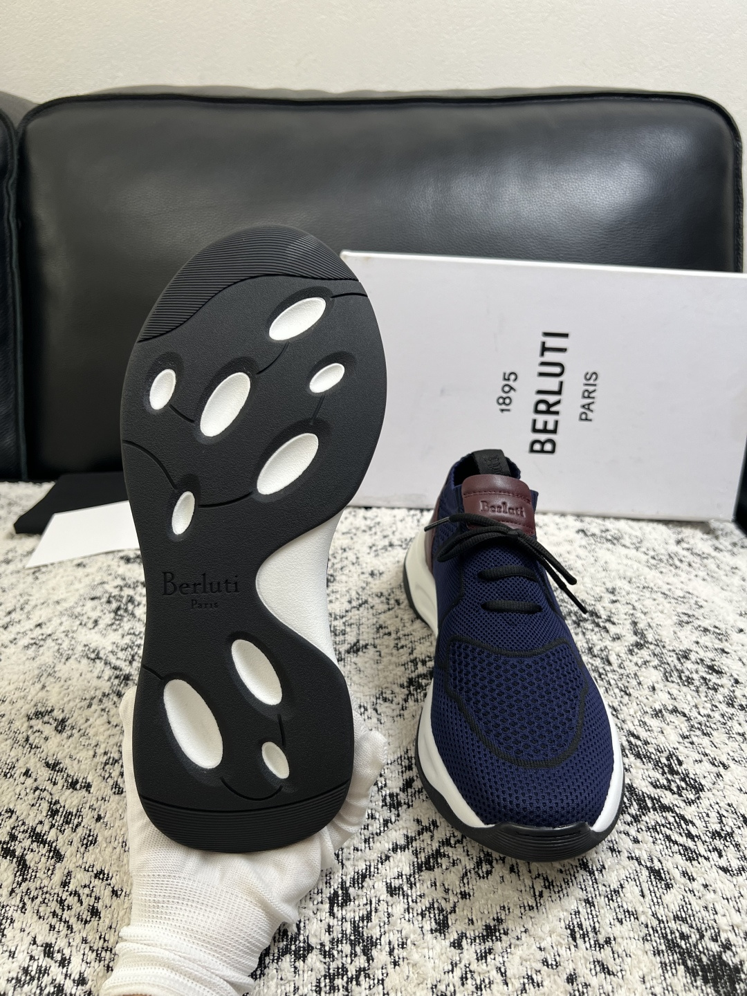 Berluti  顶级代购  布鲁提 专柜同步发售原厂配置，意大利进口飞织面料，全进口水染牛皮里垫，鞋底：原厂特供原版底
