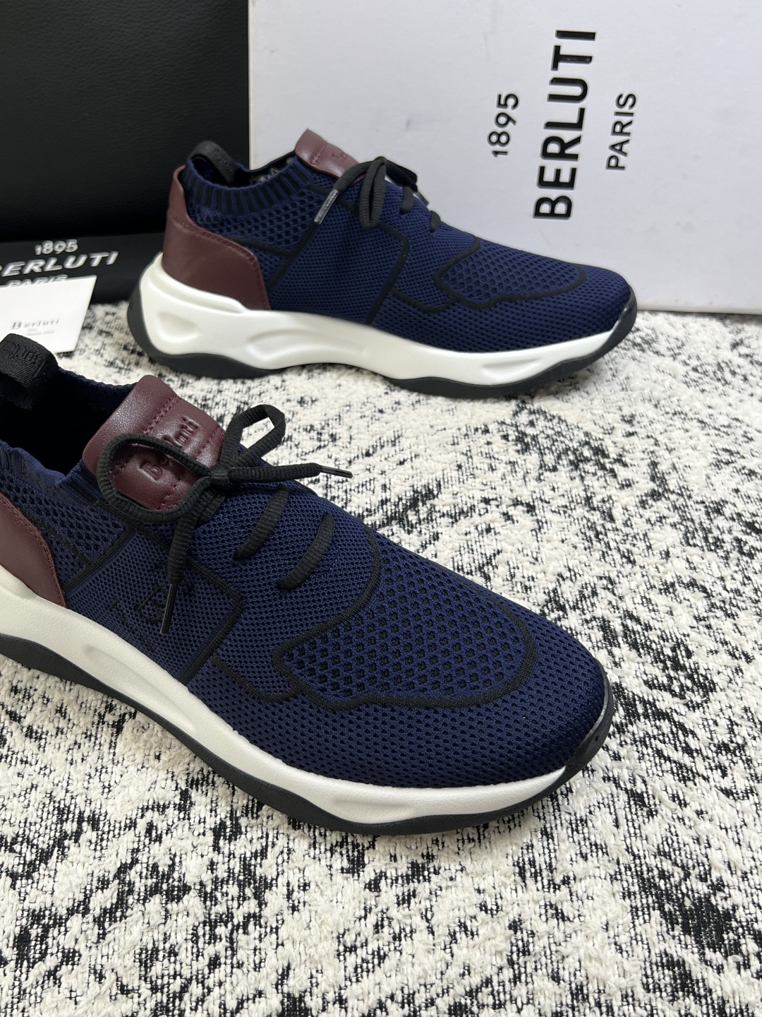 Berluti  顶级代购  布鲁提 专柜同步发售原厂配置，意大利进口飞织面料，全进口水染牛皮里垫，鞋底：原厂特供原版底