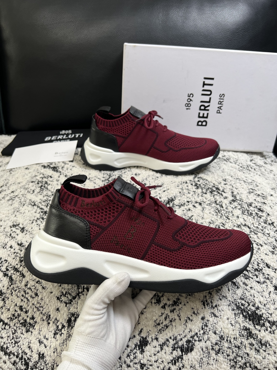 Berluti  顶级代购  布鲁提 专柜同步发售原厂配置，意大利进口飞织面料，全进口水染牛皮里垫，鞋底：原厂特供原版底
