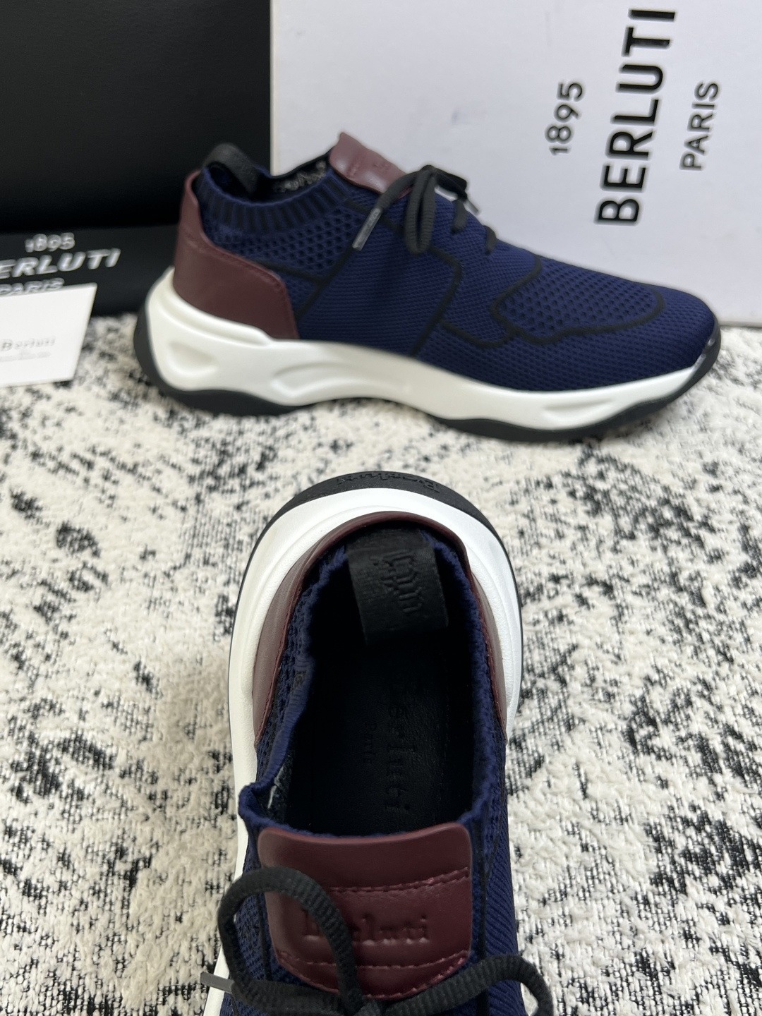 Berluti  顶级代购  布鲁提 专柜同步发售原厂配置，意大利进口飞织面料，全进口水染牛皮里垫，鞋底：原厂特供原版底