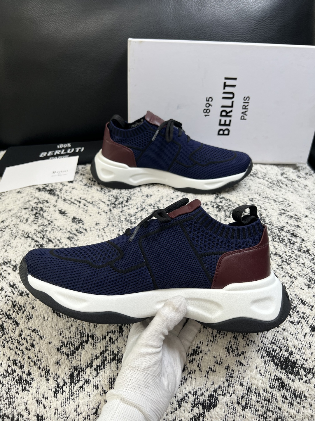 Berluti  顶级代购  布鲁提 专柜同步发售原厂配置，意大利进口飞织面料，全进口水染牛皮里垫，鞋底：原厂特供原版底
