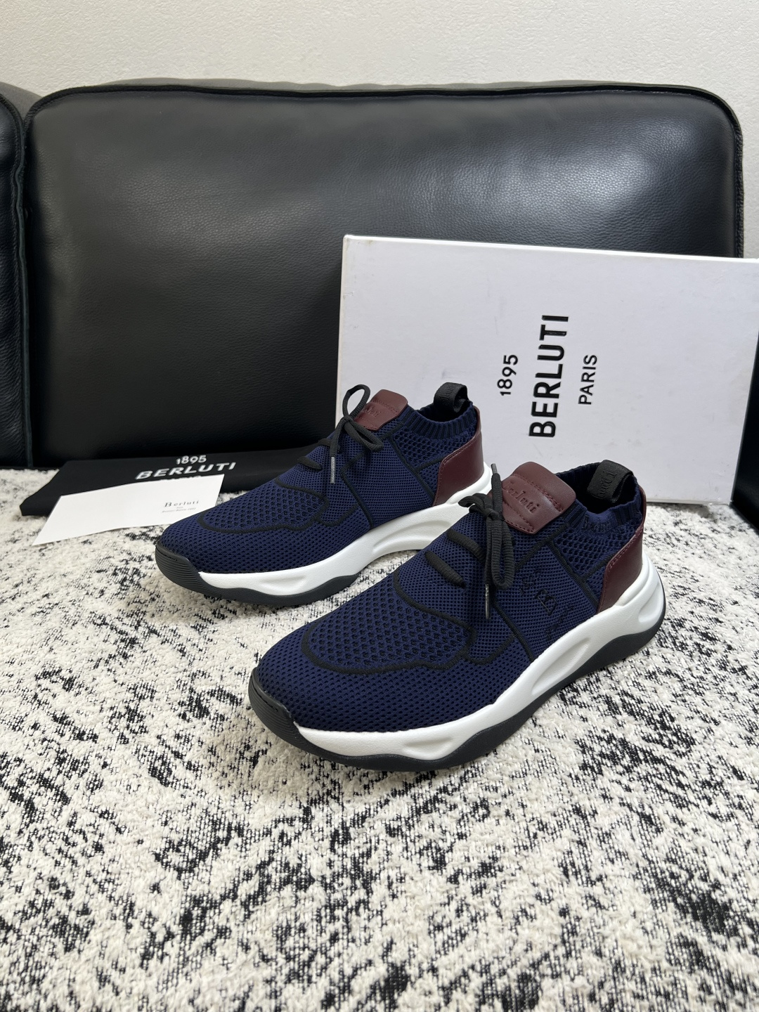 Berluti  顶级代购  布鲁提 专柜同步发售原厂配置，意大利进口飞织面料，全进口水染牛皮里垫，鞋底：原厂特供原版底