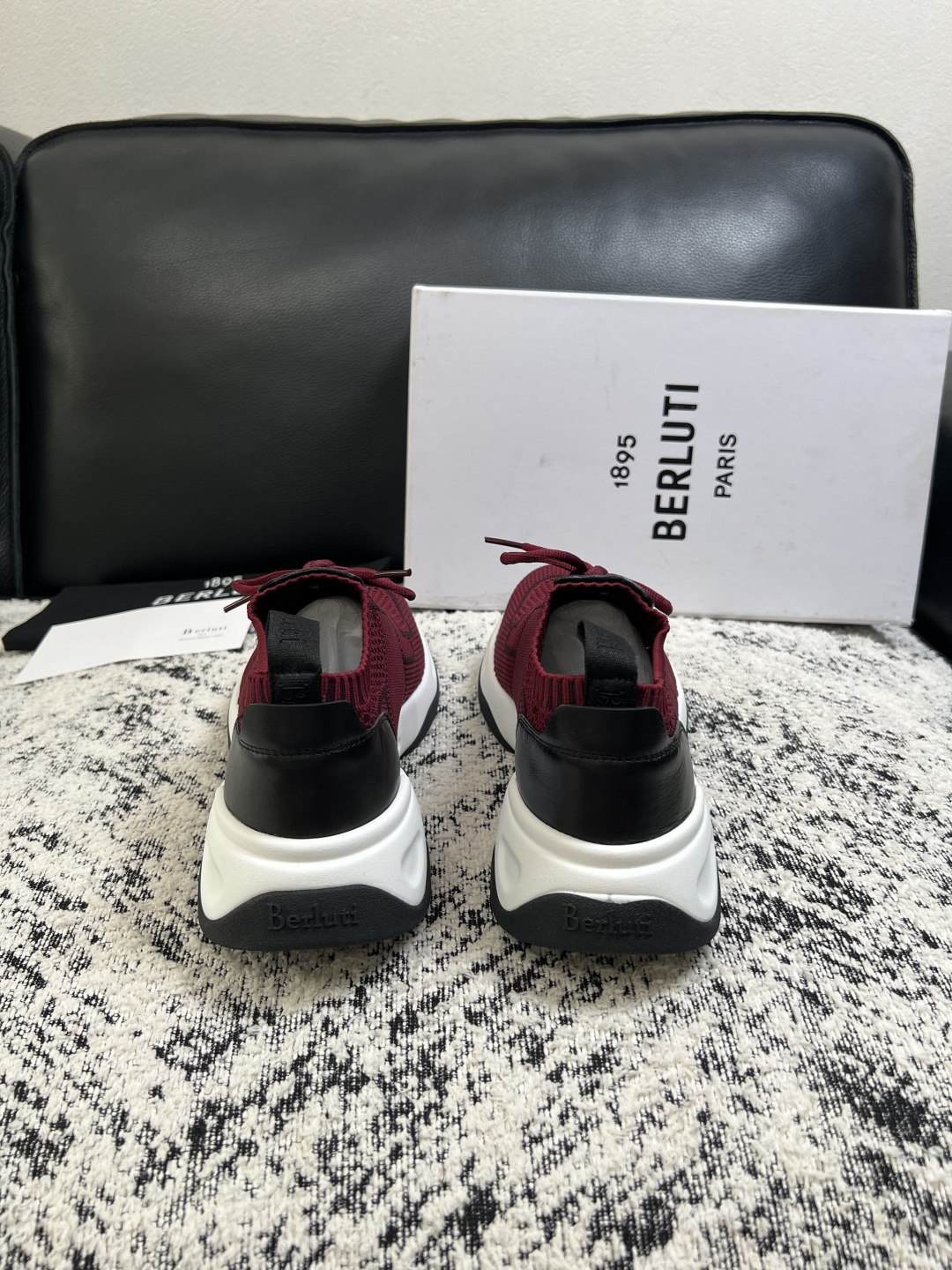 Berluti  顶级代购  布鲁提 专柜同步发售原厂配置，意大利进口飞织面料，全进口水染牛皮里垫，鞋底：原厂特供原版底